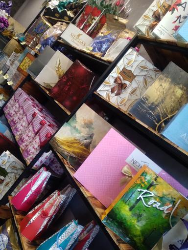 عکس شیرینی فروشی گندم 