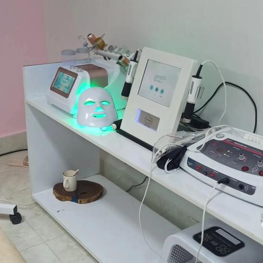 عکس آکادمی زیبایی لیلا مقدم