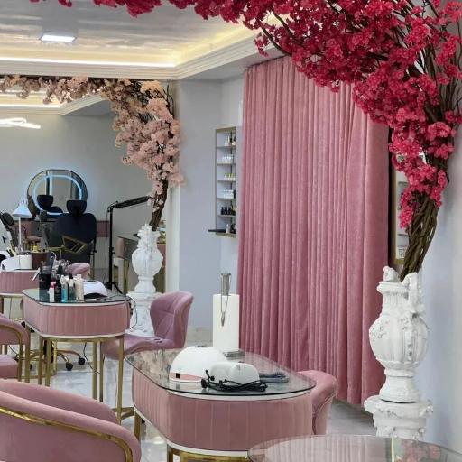 عکس آکادمی زیبایی لیلا مقدم