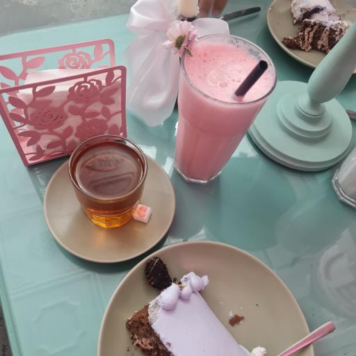 عکس کافه گل صورتی