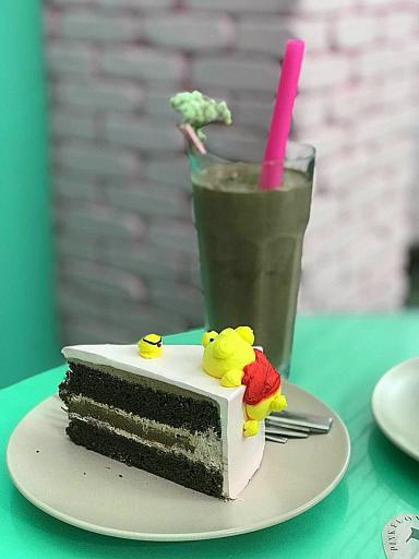 عکس کافه گل صورتی