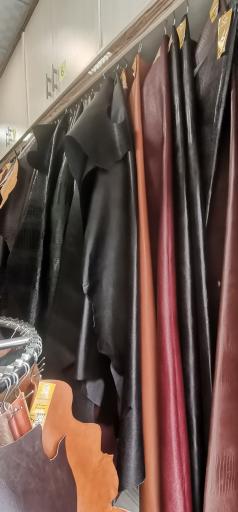 عکس فروشگاه چرم و محصولات چرمی می