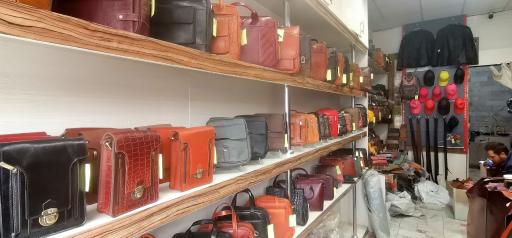 عکس فروشگاه چرم و محصولات چرمی می