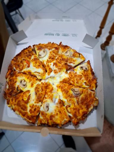 عکس پیتزا طلا