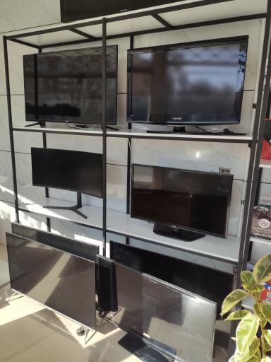 عکس تعمیرات تخصصی تلویزیون +TV