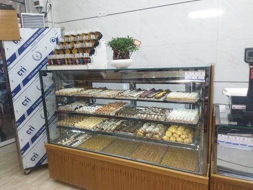 عکس شیرینی فروشی توت فرنگی شعبه ۲