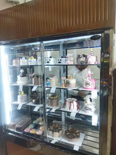 شیرینی فروشی توت فرنگی شعبه ۲