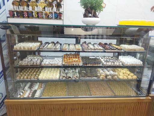 شیرینی فروشی توت فرنگی شعبه ۲