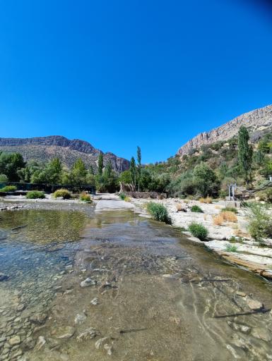 عکس سرچشمه تنگ تیزاب