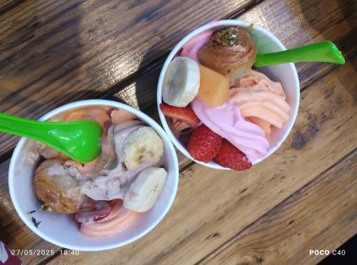 ماست بستنی (یوگو لند)