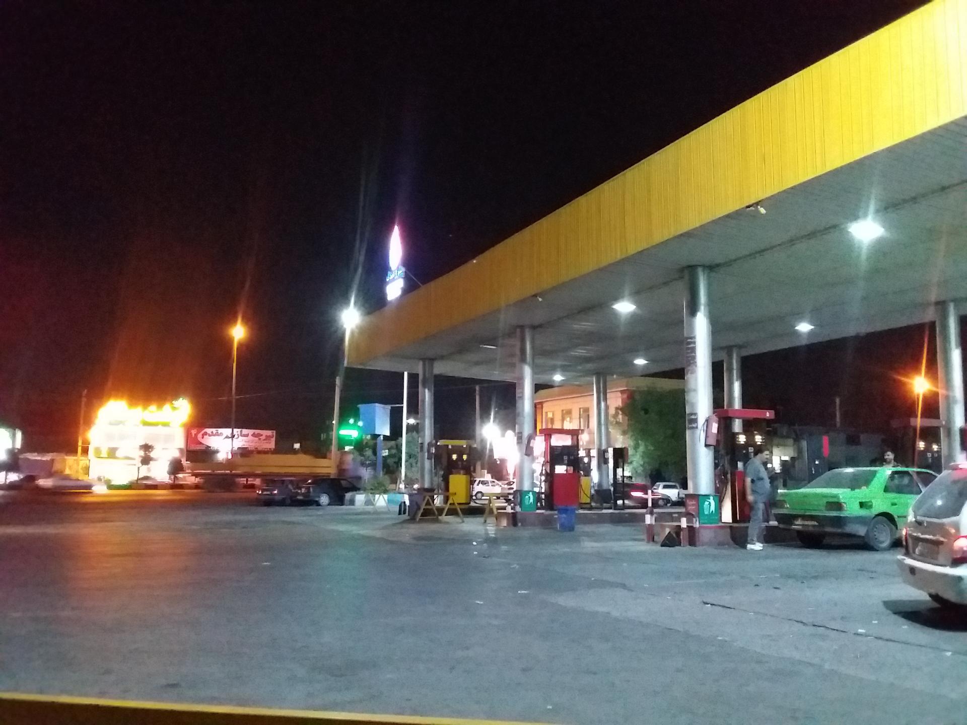 عکس جایگاه طالبی (بنزین و گازوئیل)