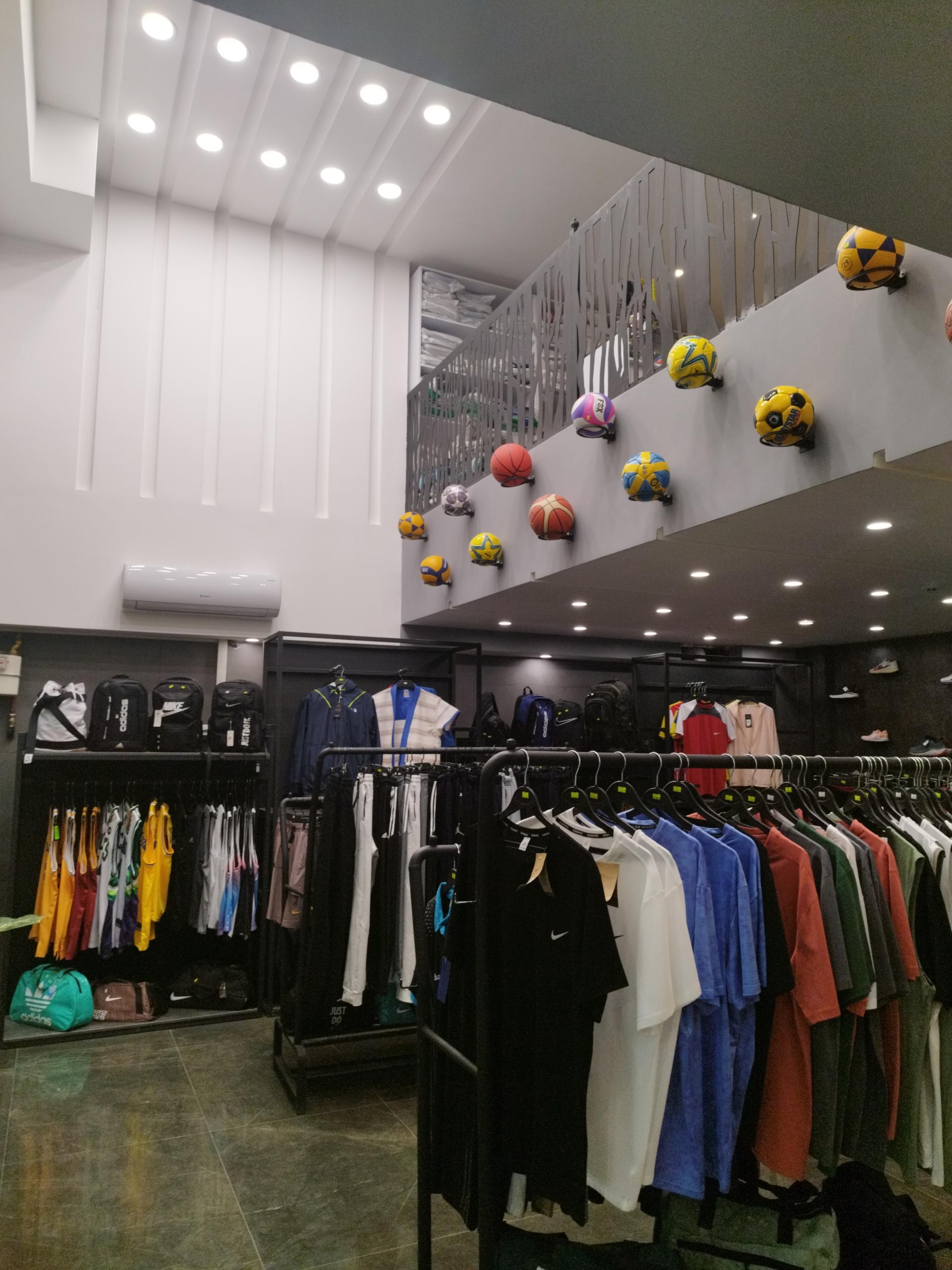 عکس لوازم ورزشی آساک 