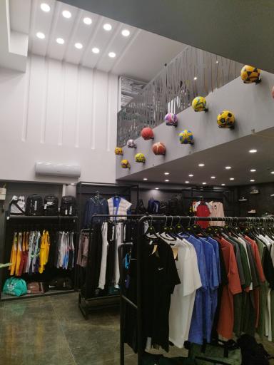 عکس لوازم ورزشی آساک 