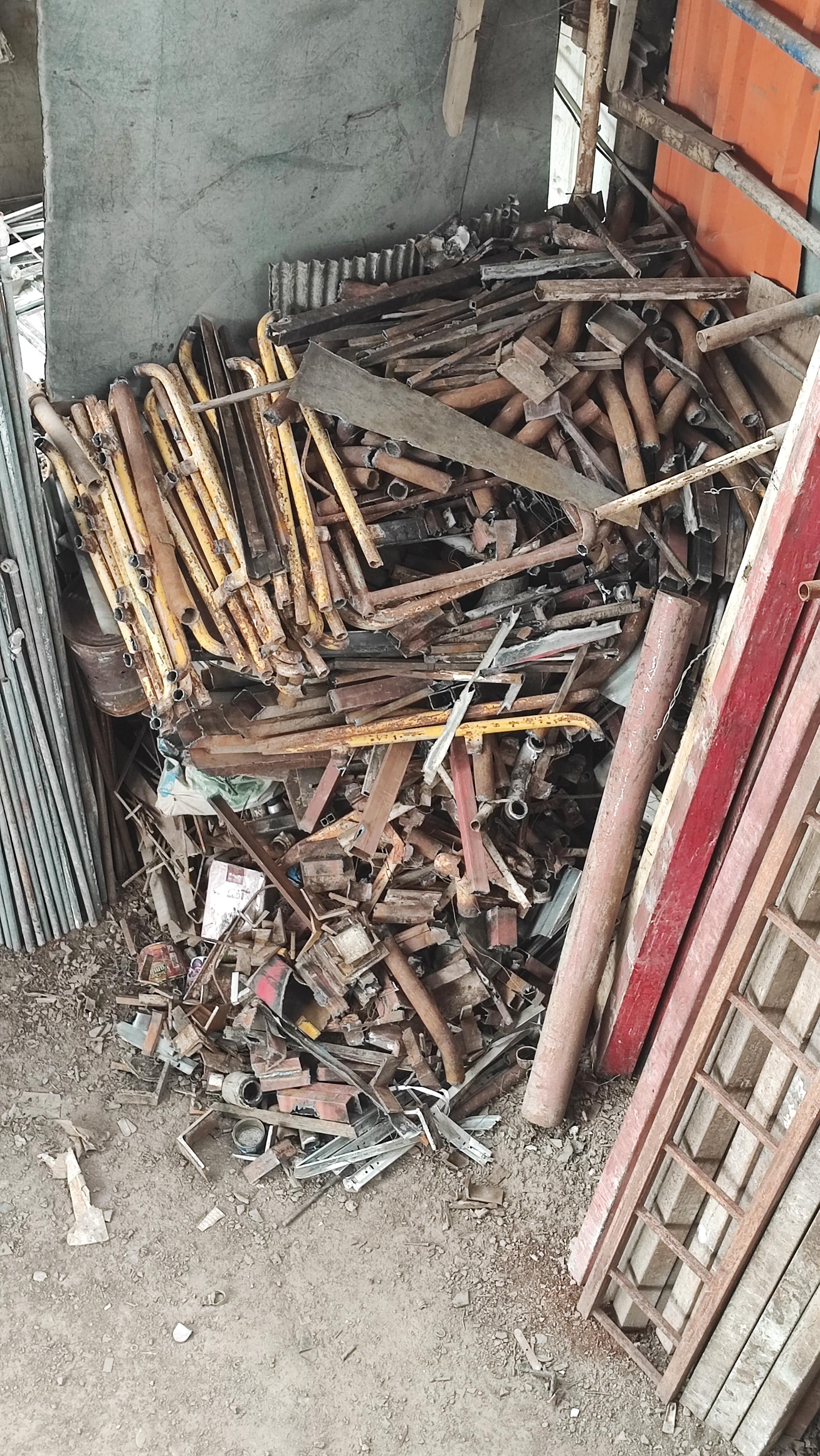 عکس اهن فروشی حاج رجب