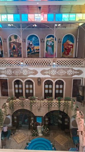 عکس رستوران شاه نشین