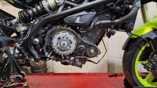 عکس تعمیرگاه موتورسیکلت تیزرو