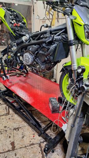 عکس تعمیرگاه موتورسیکلت تیزرو