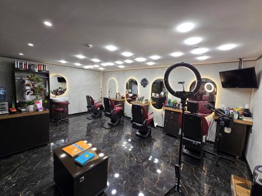 عکس آرایشگاه ایران زمین