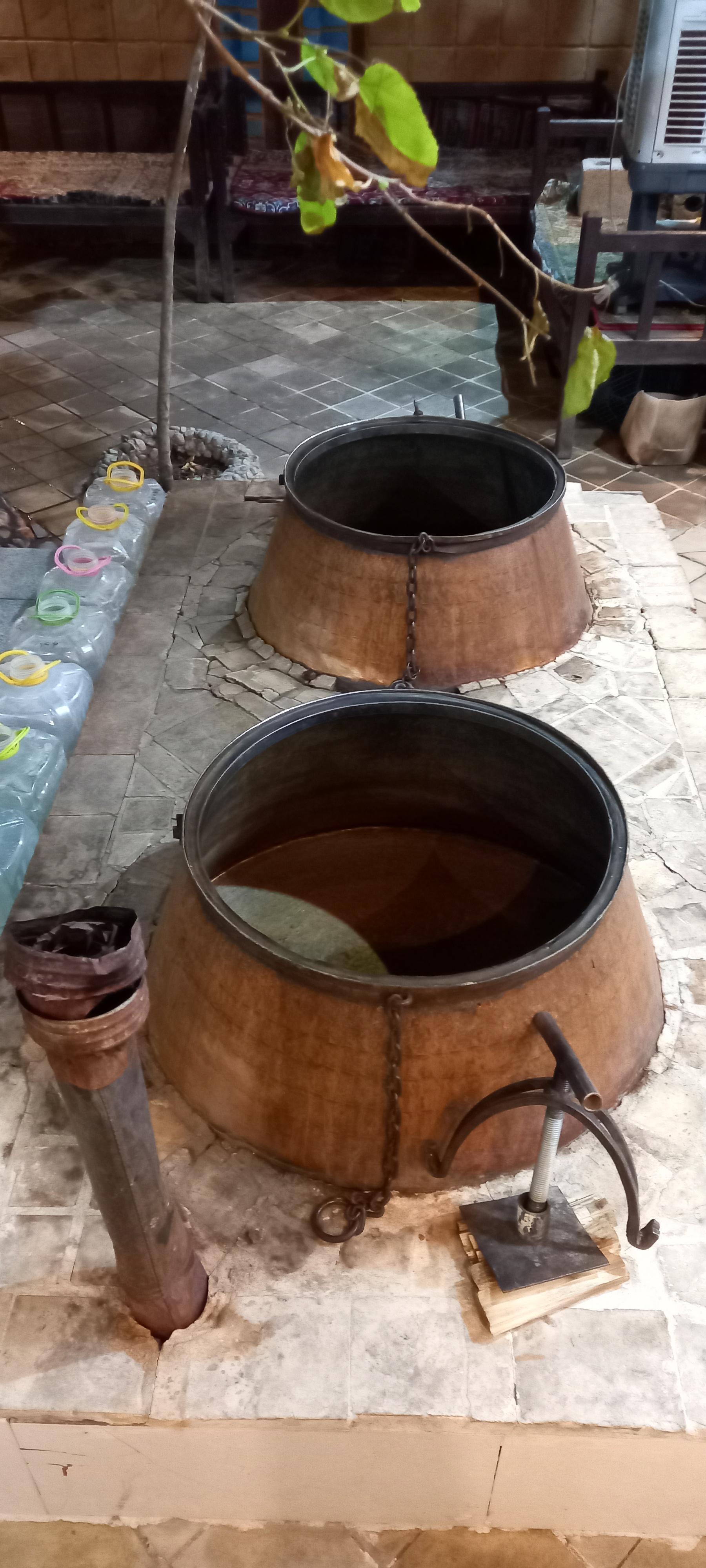 عکس گلاب و عرقیجات ناب زرین