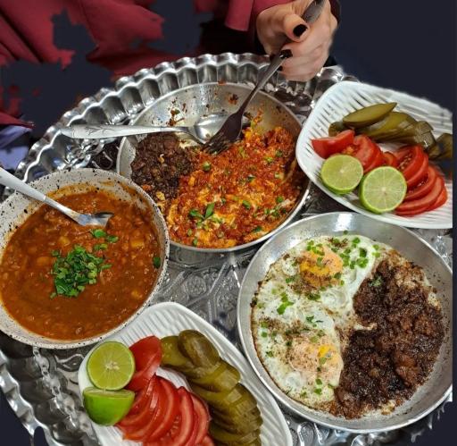 عکس کافه شهر صبحانه