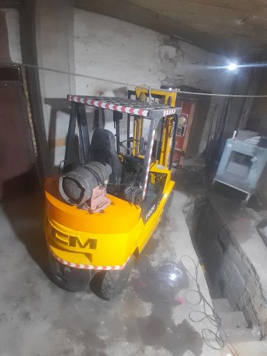 عکس تعمیرگاه لیفتراک تکنیک صنعت لیفتراک 