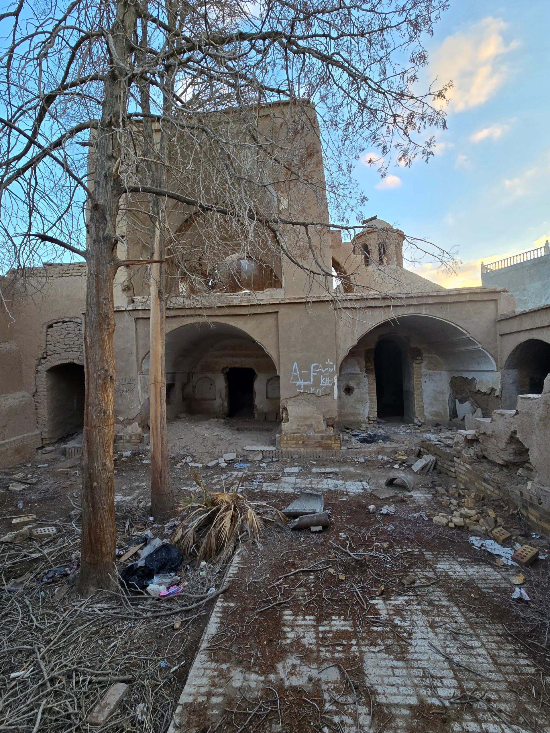 عکس زیارتگاه زرتشتیان