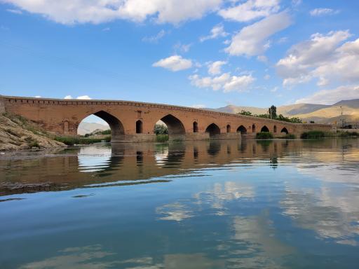 عکس دریاچه سد وحدت (قشلاق)