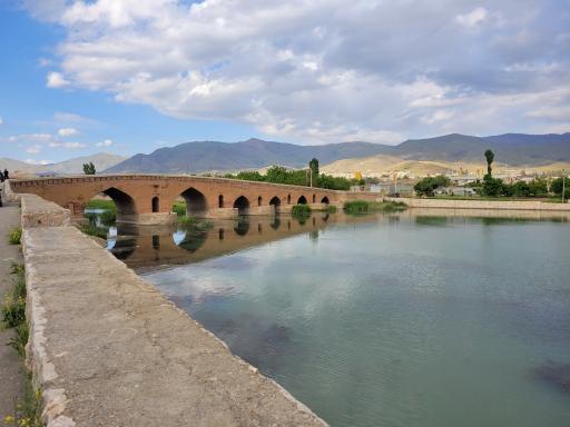 عکس دریاچه سد وحدت (قشلاق)