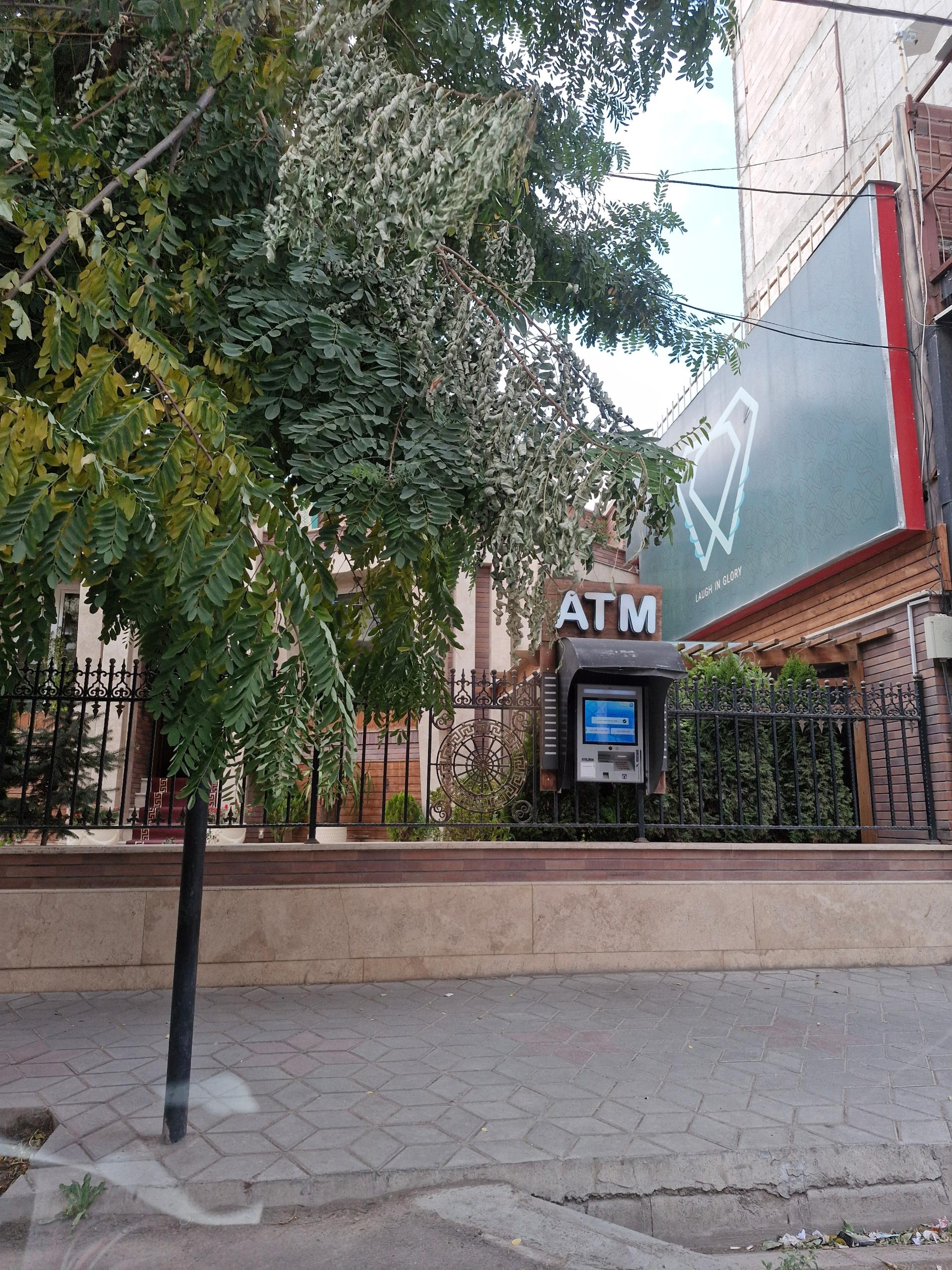 عکس دکتر سینا میکائیلی