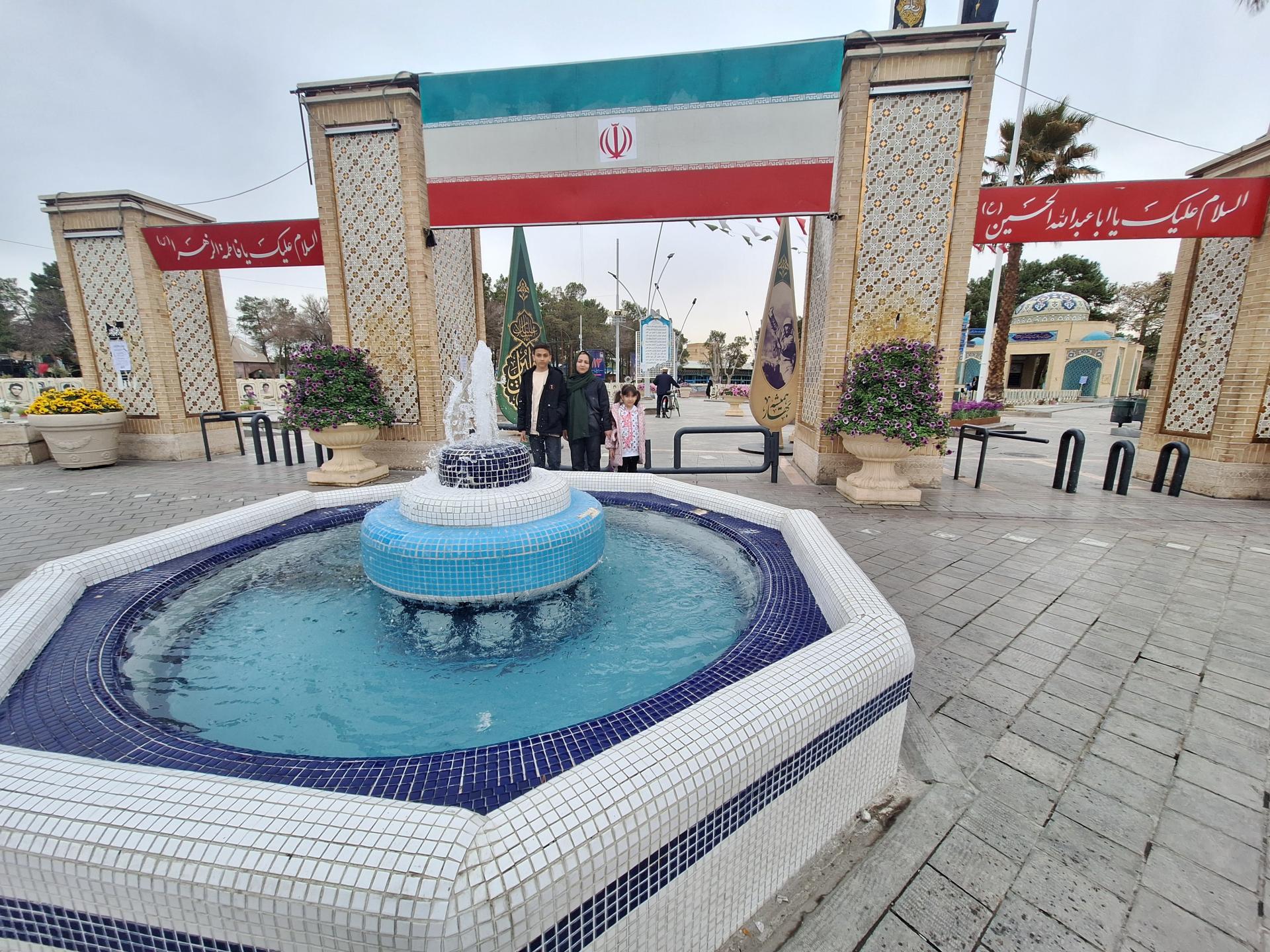 عکس گلزار شهدا و قبرستان دستگرد خیار