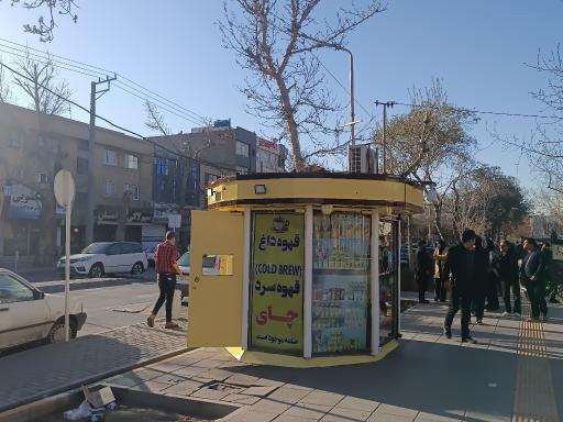 عکس روزنامه فروشی غریب