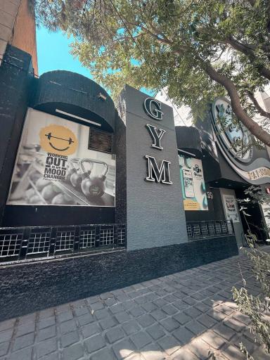 عکس باشگاه پرورش اندام بانوان فرنام