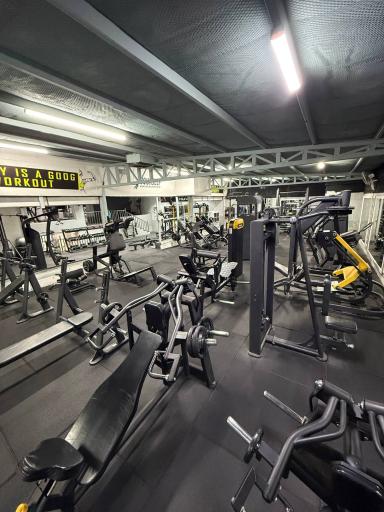 عکس باشگاه پرورش اندام بانوان فرنام