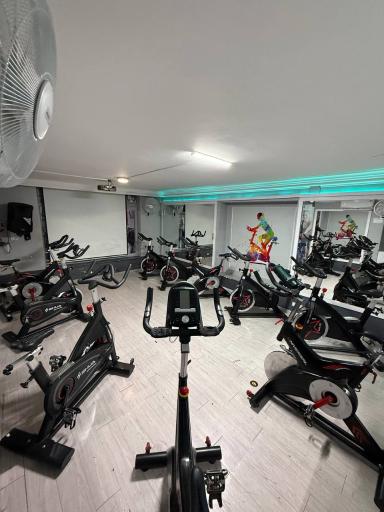 عکس باشگاه پرورش اندام بانوان فرنام