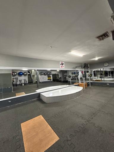 عکس باشگاه پرورش اندام بانوان فرنام