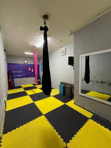 عکس باشگاه پرورش اندام بانوان فرنام