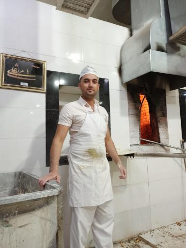 عکس نانوای سنگک