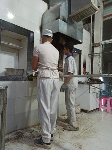 عکس نانوای سنگک