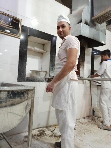 عکس نانوای سنگک