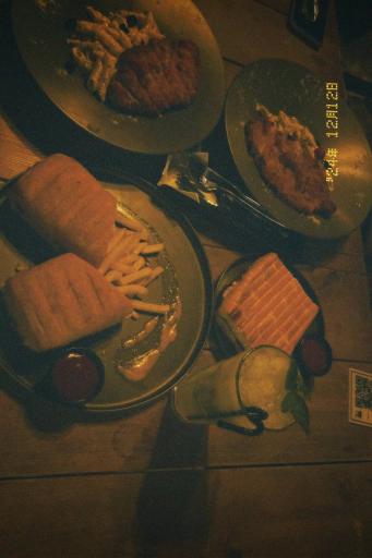 عکس کافه باپیرو