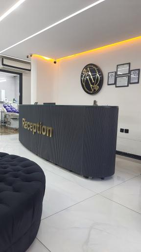 عکس کلینیک تخصصی لیزر و پوست و کاشت مو آویسا