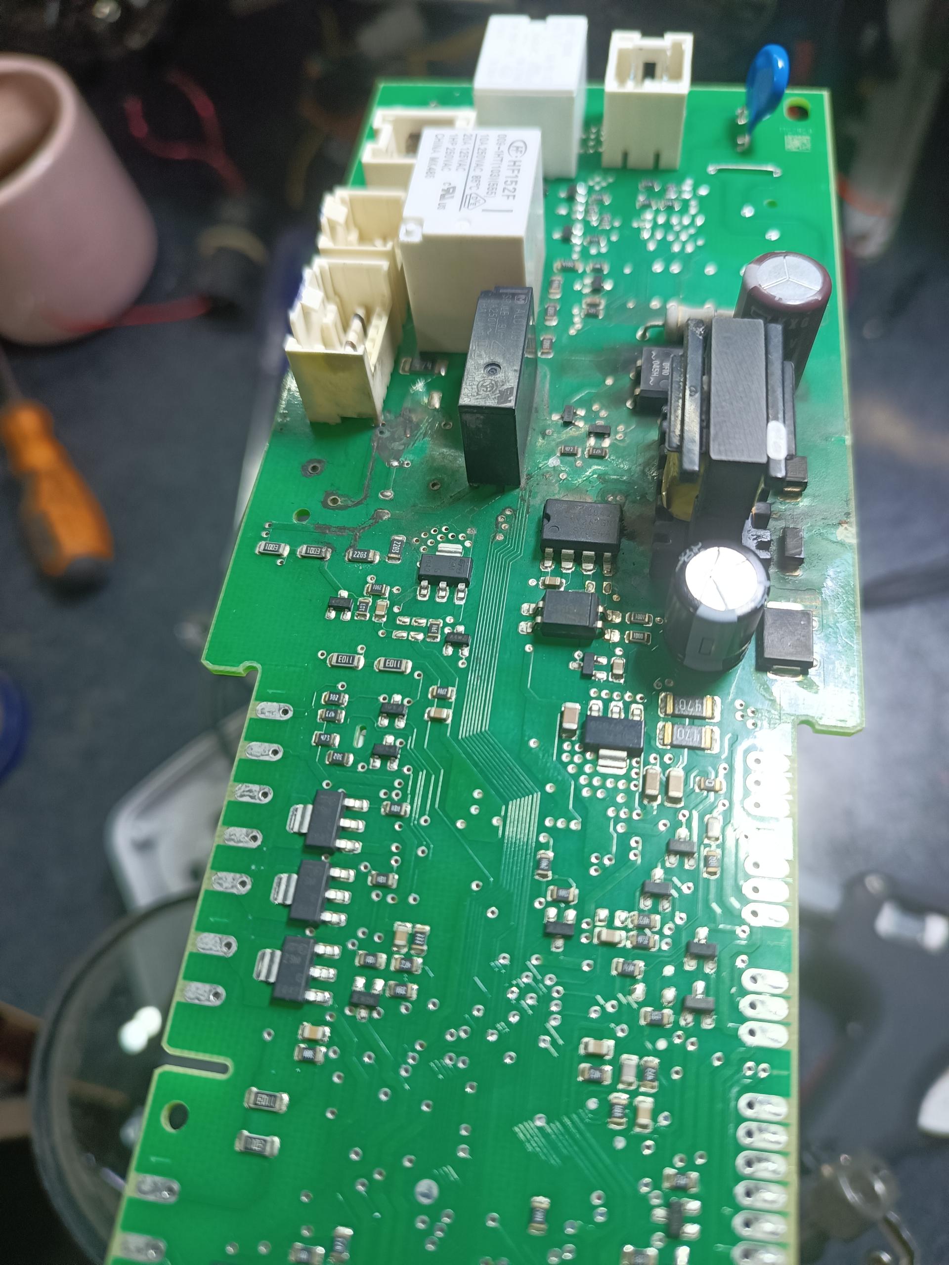 عکس تعمیرات برد مهندس کریمی