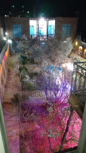 عکس اقامتگاه عمارت پنجره آبی