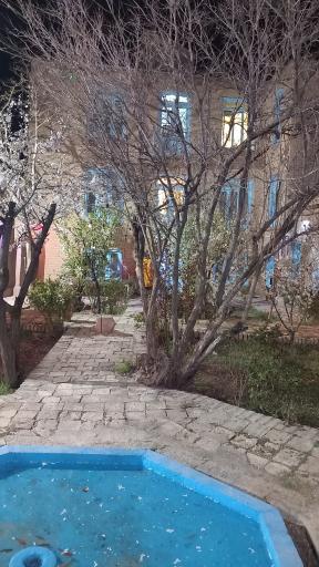 عکس اقامتگاه عمارت پنجره آبی