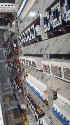 عکس تابلو سازی برق صنعتی و ساختمانی خلیج فارس