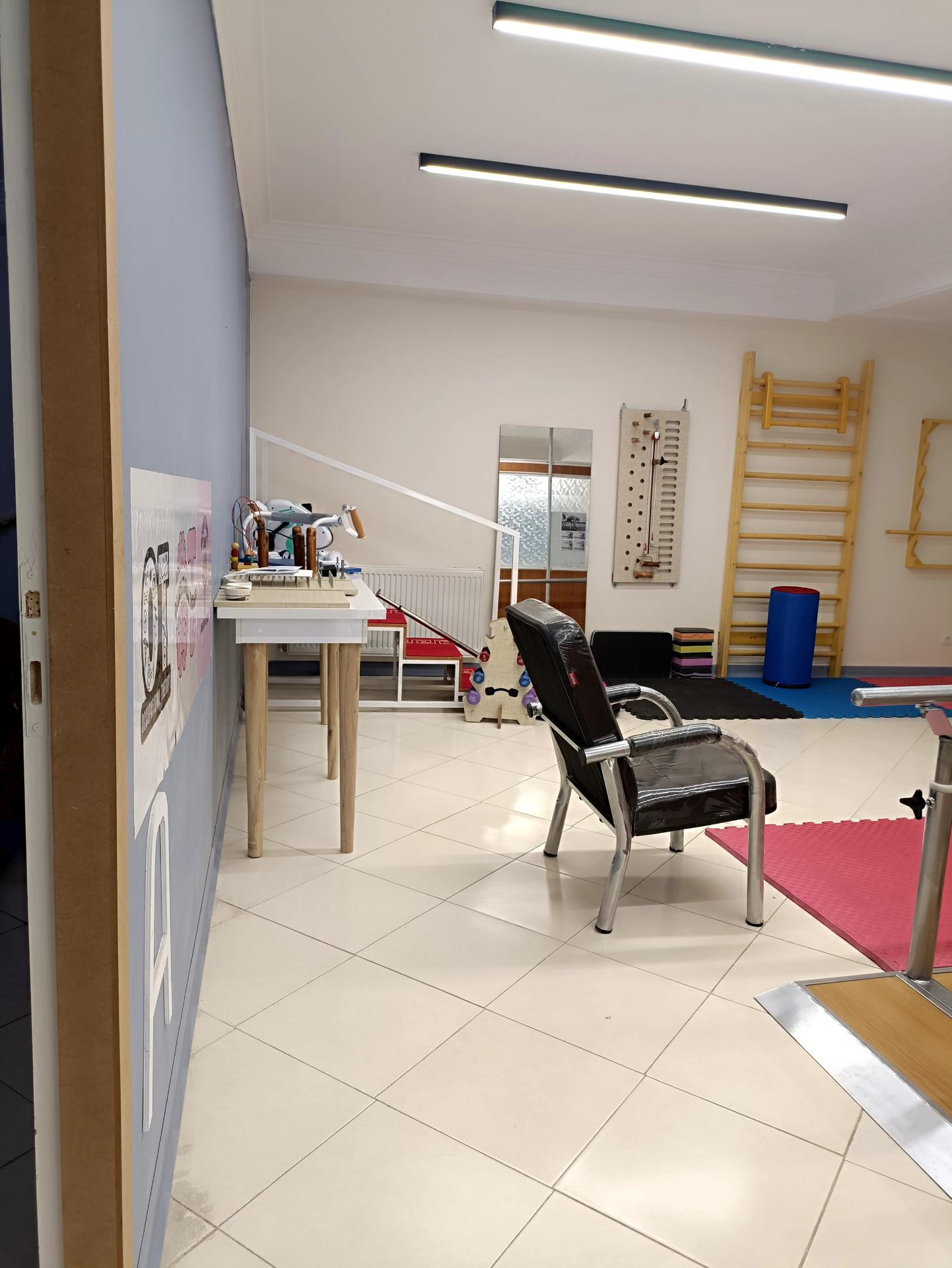 عکس کاردرمانی و گفتاردرمانی طحان