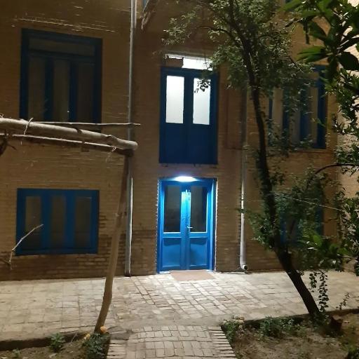 عکس اقامتگاه عمارت پنجره آبی