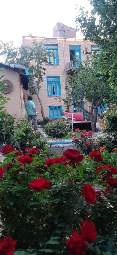 عکس اقامتگاه عمارت پنجره آبی