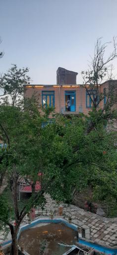 عکس اقامتگاه عمارت پنجره آبی