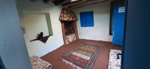 عکس اقامتگاه عمارت پنجره آبی